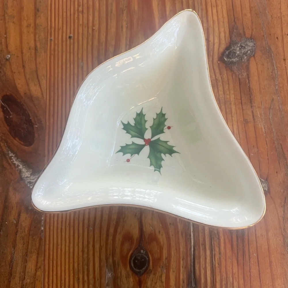 LENOX American By Design Holiday Mini Bell Candy Dish Holly Berries Gold Trim